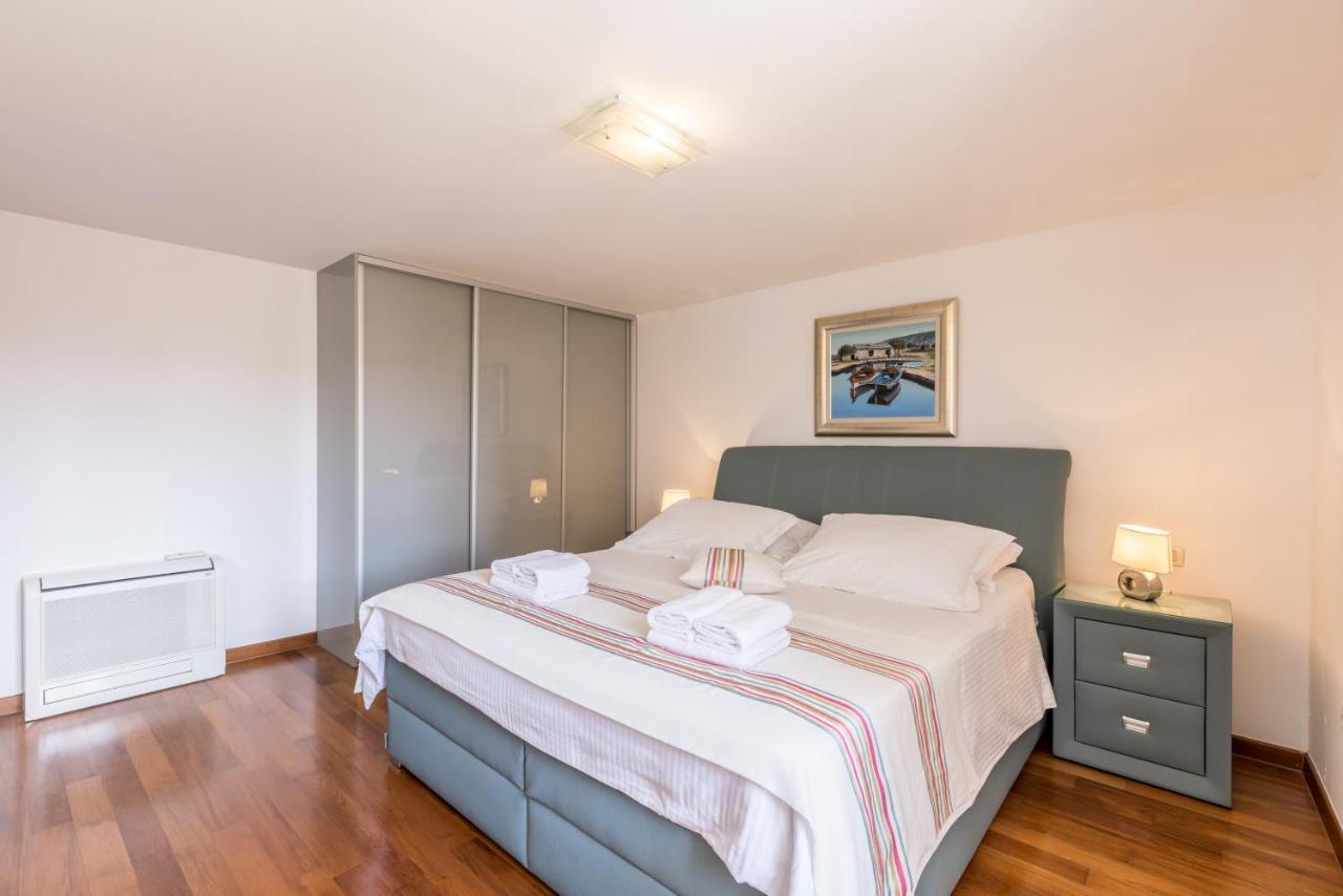 Peristil Apartment Split Exterior photo