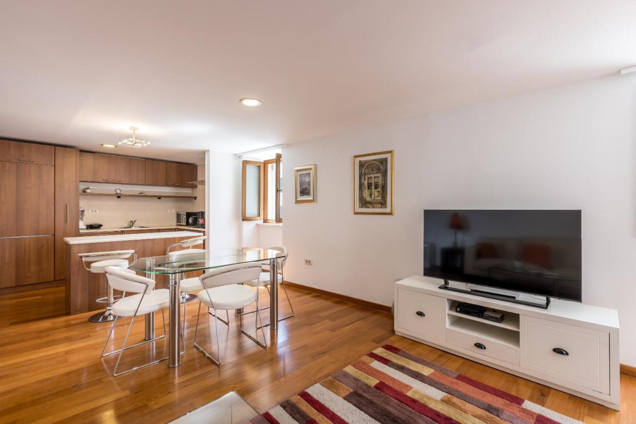 Peristil Apartment Split Exterior photo