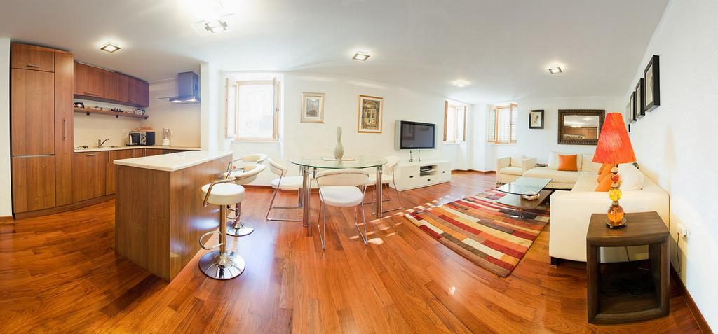 Peristil Apartment Split Exterior photo